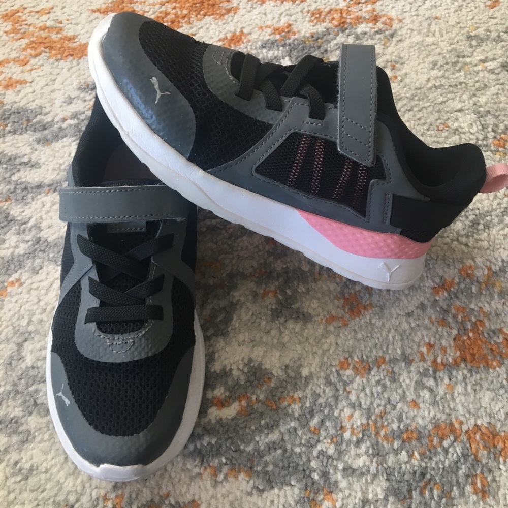 Puma tennis shoes